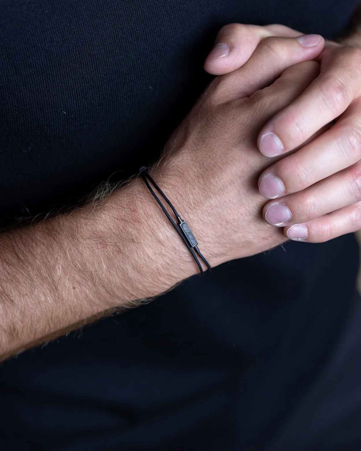 1.5mm Black nylon bracelet with a black carbon finish